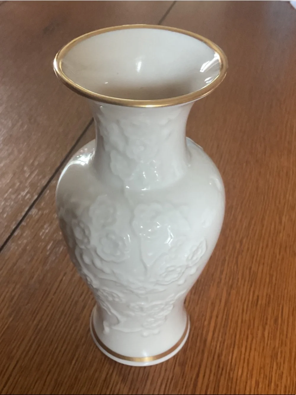 Lenox ivory vase withe gold trim.